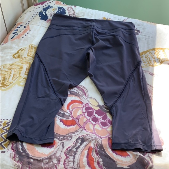 Lululemon Lavender Cropped Leggings - Picture 4 of 6